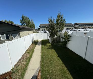 AMAZING Dog Friendly 3 Bedroom Sylvan Lake Townhouse For Rent - Photo 6