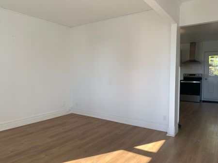 Beau 4 ½ à Saint-Jérôme – 5 Électros Inclus, 2 Stationnement Déneigé - Dispo Maintenant - Photo 3