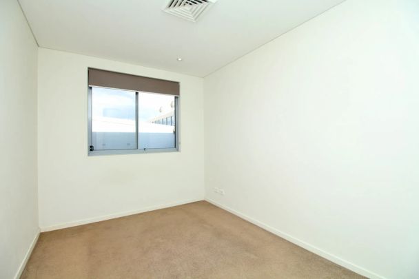 Stylish Executive One-Bedroom Apartment - Photo 1