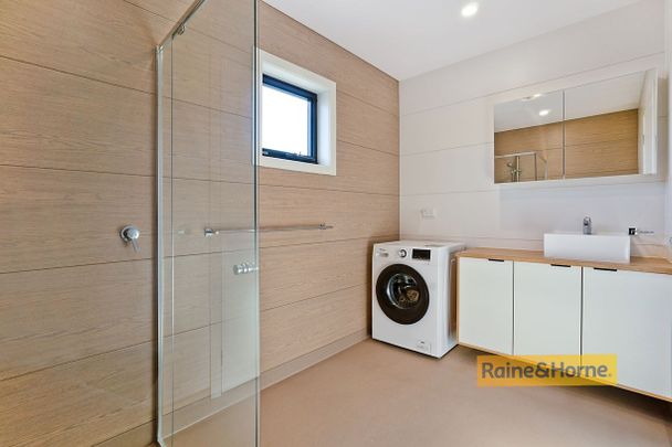 MODERN TWO BEDROOM TOWNHOUSE - Photo 1
