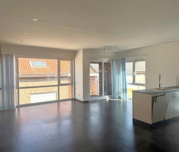 Ruim appartement met 2 slaapkamers, terras en ondergrondse autostaa... - Photo 2