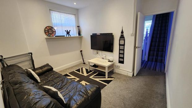 4 bedroom maisonette to rent - Photo 1
