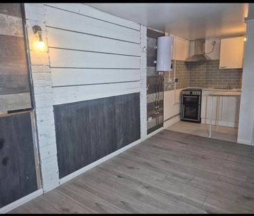 Studio Flat, Moat Lane, LU3 - Photo 2