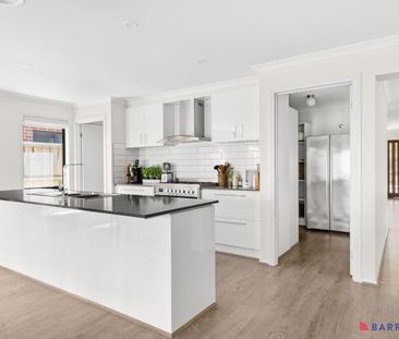 Light-Filled Four-Bedroom Home Designed for Easy Family Living - Photo 5