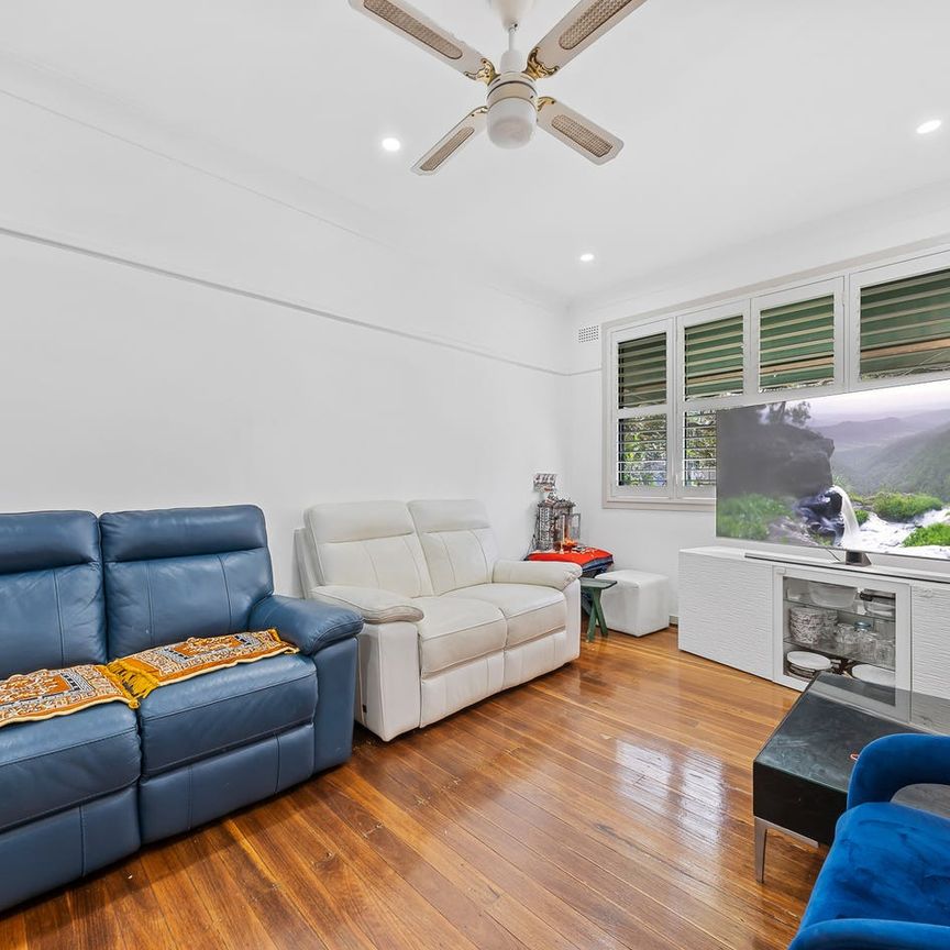 Rare offering in a central location – walk to station and shops - Photo 1