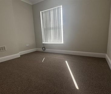 2 bedroom end of terrace house to rent - Photo 3