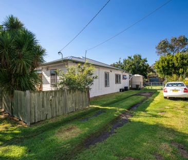 Charming Three Bedroom Home - Photo 5
