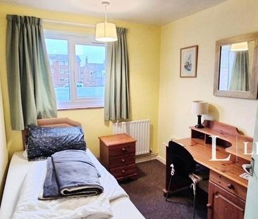 3 bedroom flat to rent - Photo 6