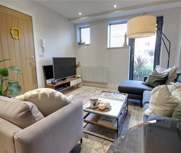 Reading Road South, Fleet, Hampshire, GU52 - Photo 2