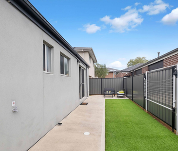 Beautifully Presented Family Home in the Heart of The Grove Estate - Photo 1