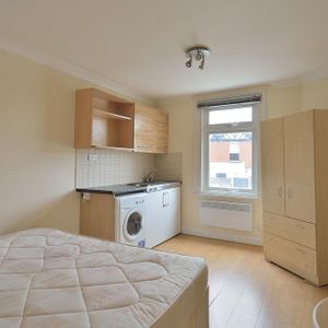 Studio to rent - Photo 3