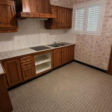 Location Maison 4 pièces 80m² CHAMPIGNY SUR VEUDE 37120 - Photo 3