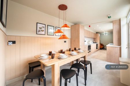 1 bedroom in a house share to rent - Photo 2