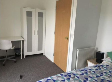 3 bedroom terraced house to rent - Photo 3