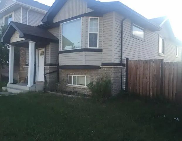 2-Bedroom Upper Level for Rent in saddleridge from 15/Oct/24 | Calgary - Photo 1