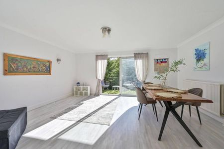 4 bedroom terraced house to rent - Photo 3