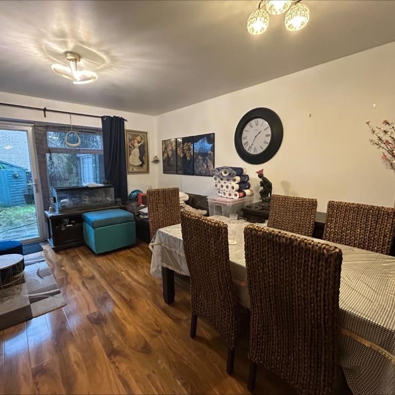 3 bedroom townhouse to rent - Photo 1