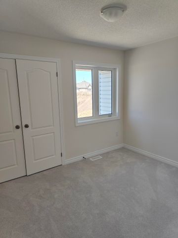 For Lease - 6 Fenn Crescent, New Tecumseth, Ontario - Photo 2