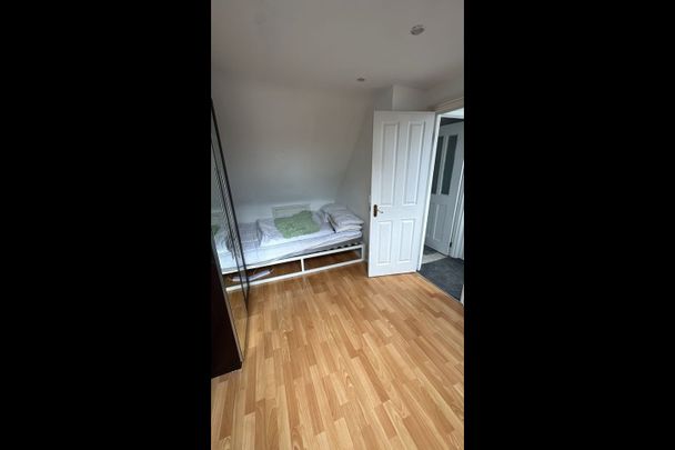 Room in a Shared House, Fitzneal Street, W12 - Photo 1
