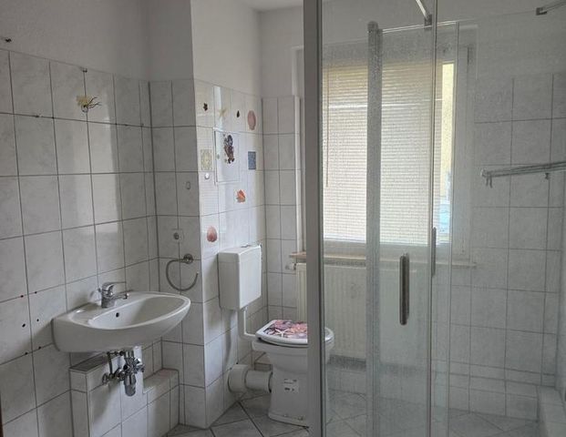 Singlewohnung für handwerklich begabte! 1 -Raumwohnung mit Dusche + Balkon + Aufzug - Foto 1