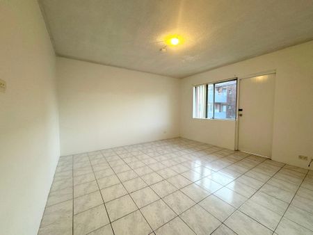 Well Presented&comma; Two-Bedroom Unit&excl;&excl; - Photo 3