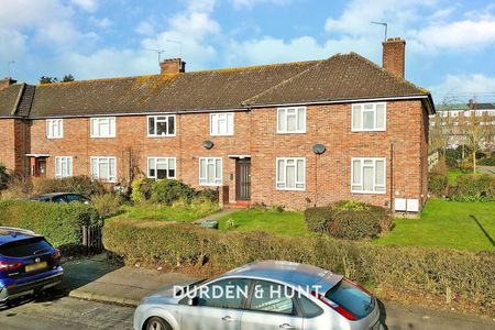 Torrington Drive, Loughton - Photo 2