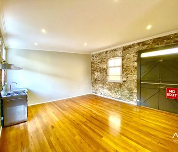 Spacious Studio Apartment in the Heart of Newtown - Photo 4