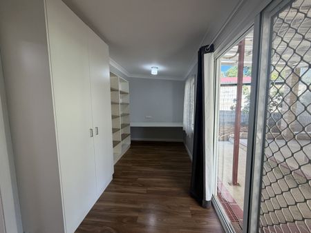 Spacious Family Home + Separate Studio Bedroom - Photo 5