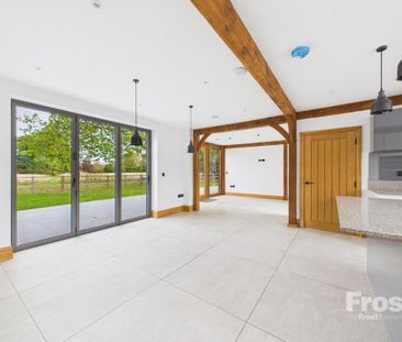 4 bedroom detached house to rent - Photo 3