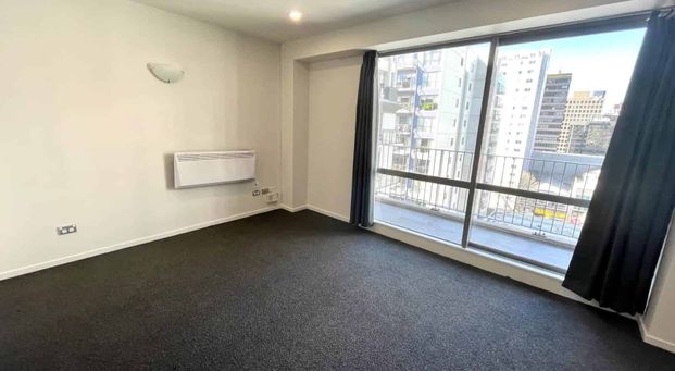 2 Bedroom Modern CBD Apartment ! - Photo 1