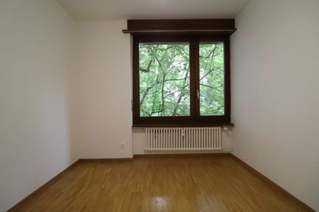 Arlesheim - helle und gemütliche 4 1/2 Zimmer-Wohnung im 2.OG - Photo 2