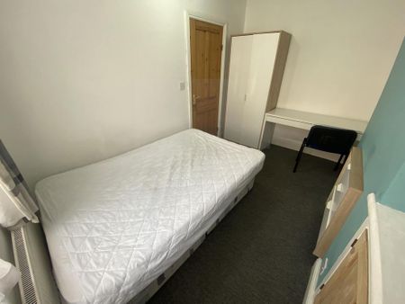 3 bedroom terraced house to rent - Photo 2