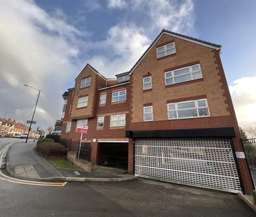 Pickering Lodge, Chapel End, CV10 - Photo 2