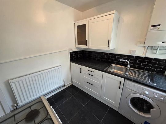 2 bedroom terraced house to rent - Photo 1