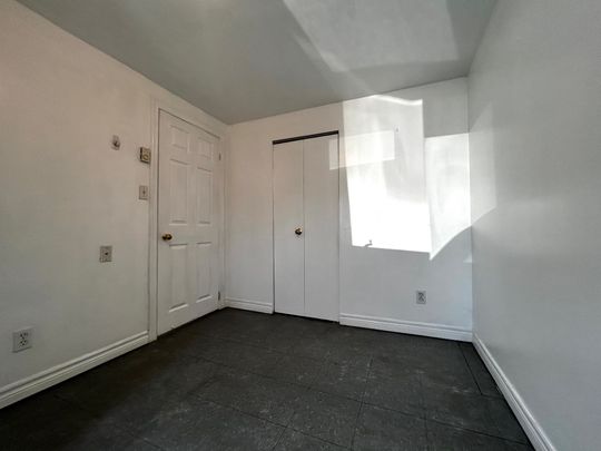 For Lease - 5219 Broughton Crescent Unit# (In-Law Suite On Main), Burlington, Ontario - Photo 1