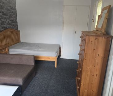 Studio Flat, Eagle House, CV1 - Photo 1