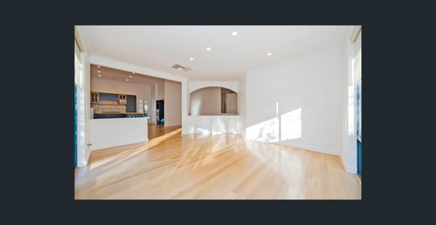 Large Family home opposite Park - Photo 1