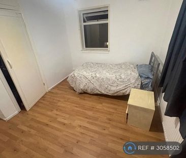 1 bedroom in a flat share to rent - Photo 2