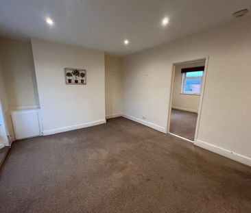 2 Bedroom Flat / Apartment - Cranbury Road, Eastleigh - Photo 2