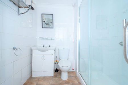 1 bedroom retirement property to rent - Photo 5