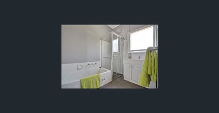 Spacious 5 bedroom home in Great Location! - Photo 5