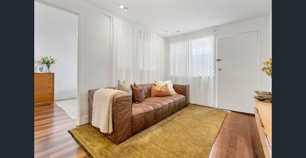 Meticulously presented & ideally located - Photo 1