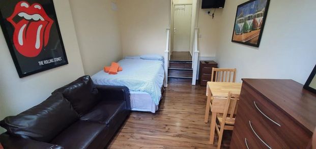 Studio to rent - Photo 1