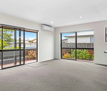 Warm in Woolston - Photo 4