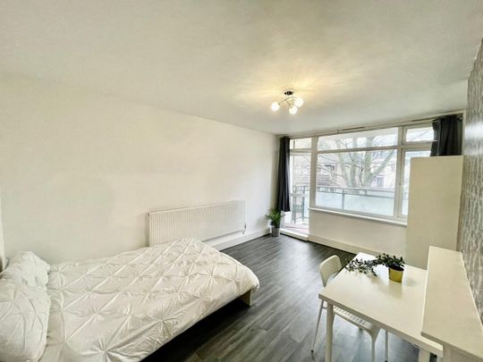3 Bed Flat, Temple House, SW11 - Photo 1