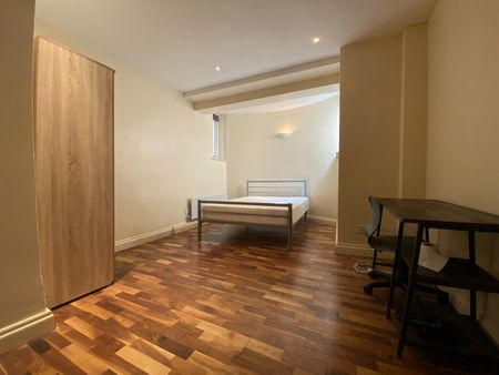 3 Bed Terraced House, The White House, BS1 - Photo 2