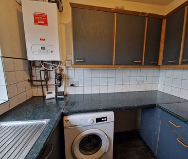 2 Bed Terraced House, Russell Rise, LU1 - Photo 3