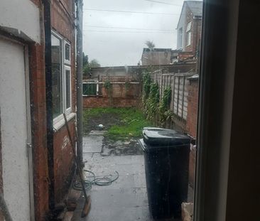 2 Bed Terraced House, Gipsy Lane, LE4 - Photo 4