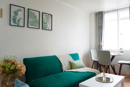 1 Bed Flat, Westbourne Gardens, W2 - Photo 2