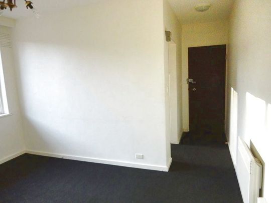 One bedroom apartment in perfect location - Photo 1